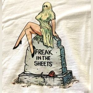 Freak in The Sheets | Ghost Lady on Tombstone Women’s White Tee Size L NWT